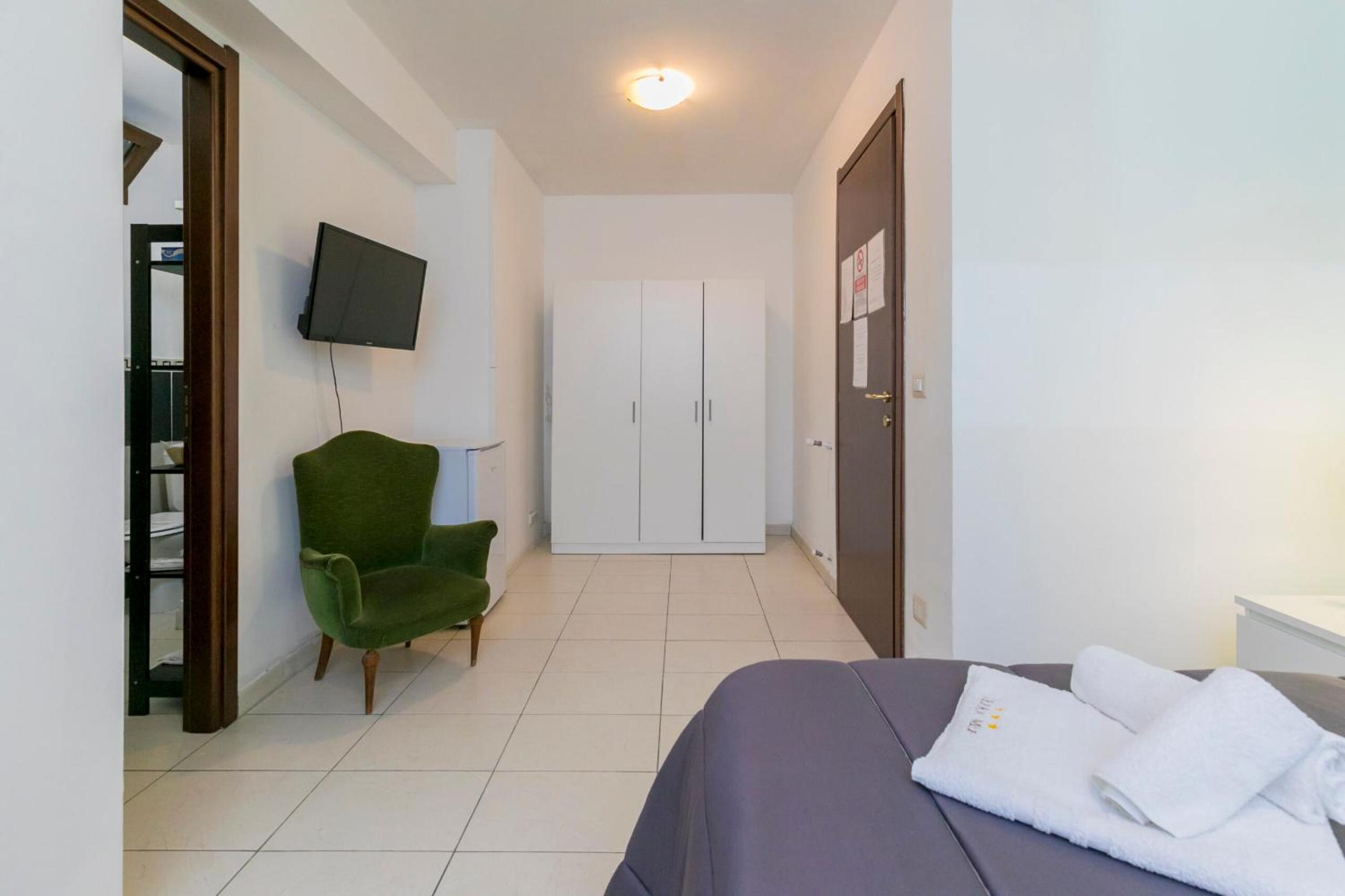 Large Double or Twin Room photo 2