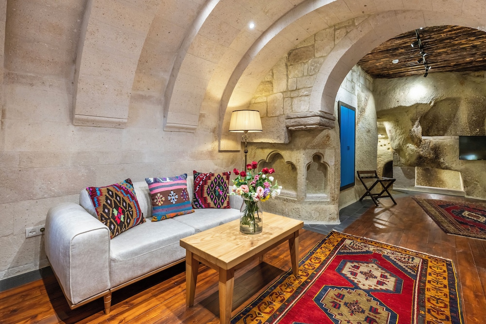 Deluxe Triple Room (Cave) - Photo 3