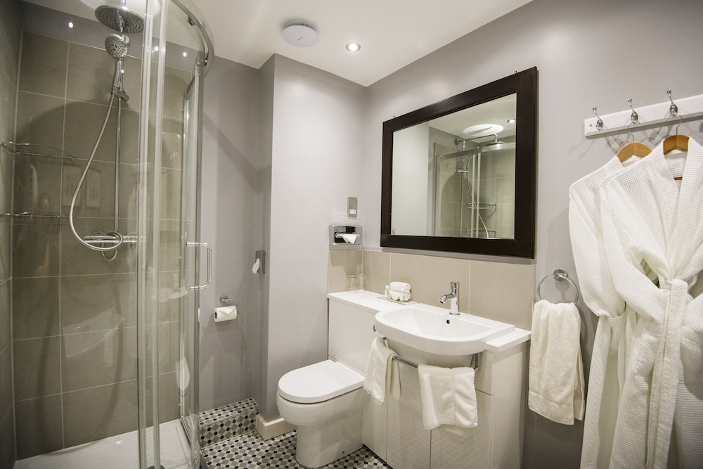 Executive Suite - Photo 21