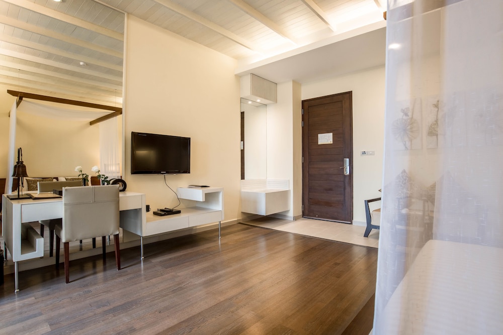 Grand Deluxe Room Only photo 3