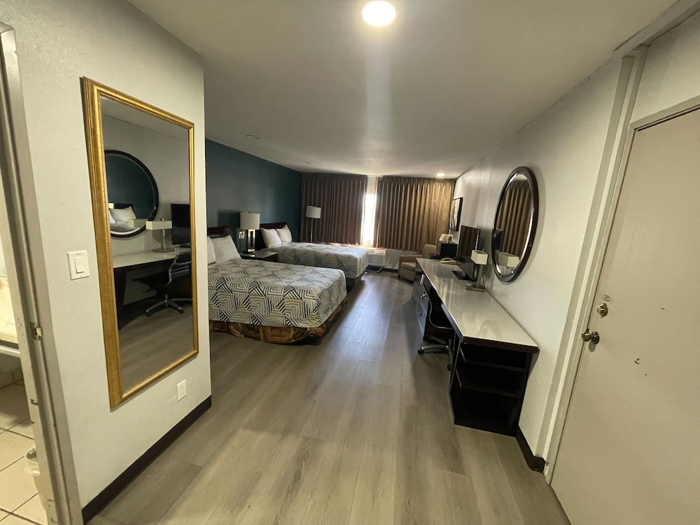 2 Double Beds, Accessible photo 3