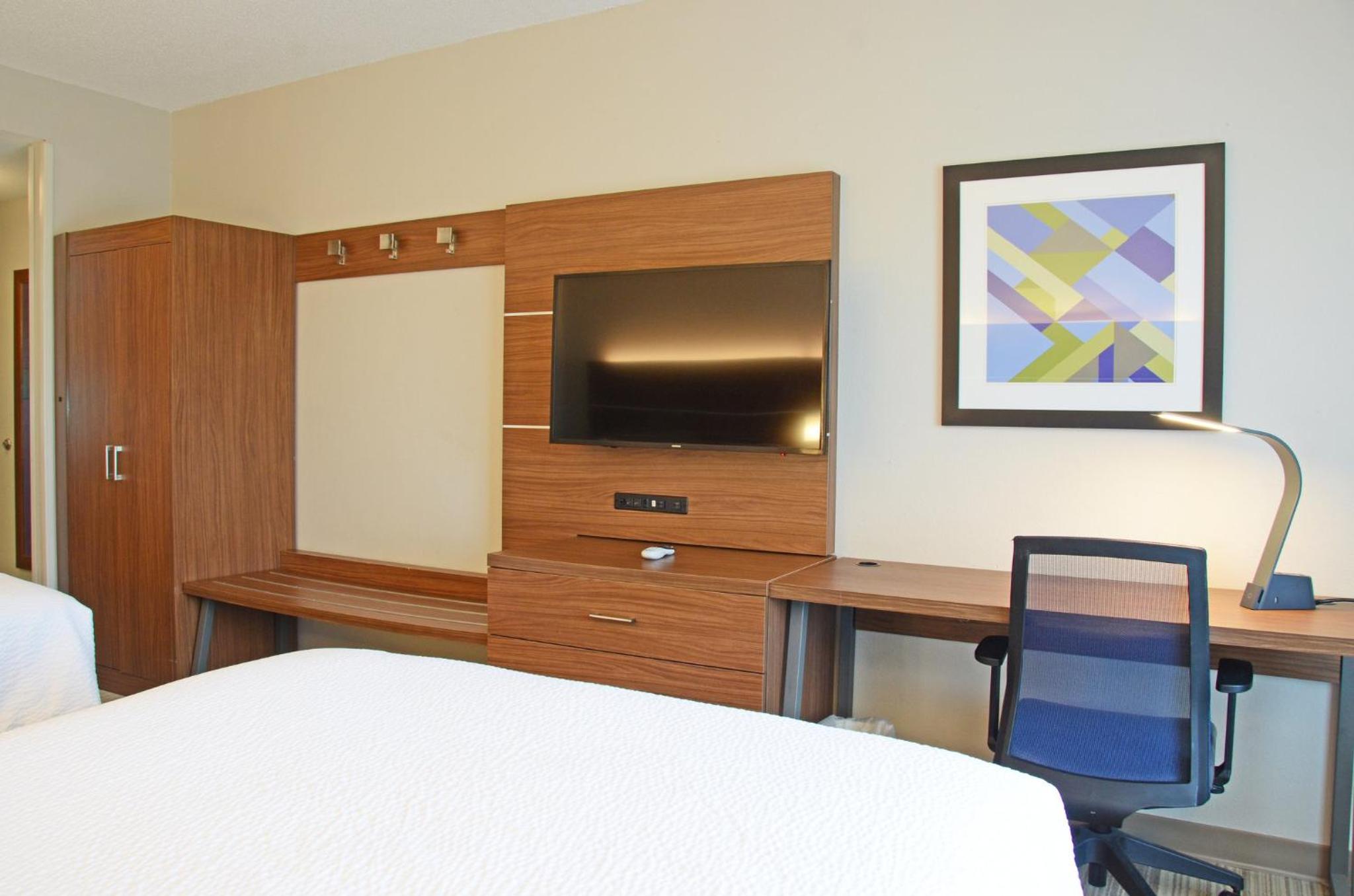 Executive Queen Room with Two Queen Beds - Photo 3