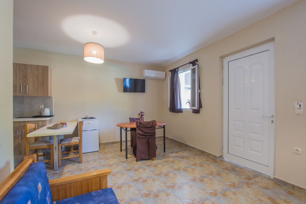 Family Apartment, Pool View, Ground Floor - Photo 2