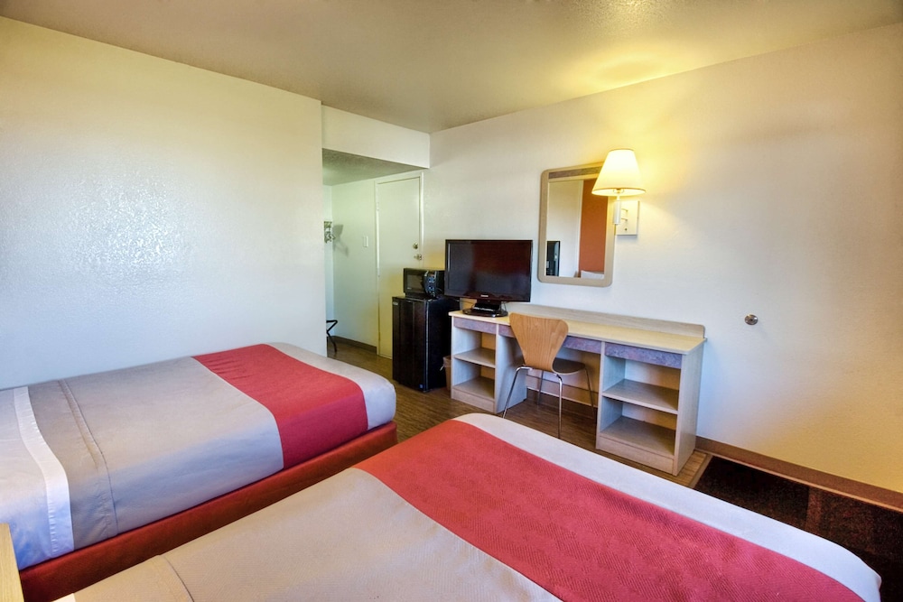 Deluxe Room, 2 Double Beds, Non Smoking, Refrigerator & Microwave photo 2