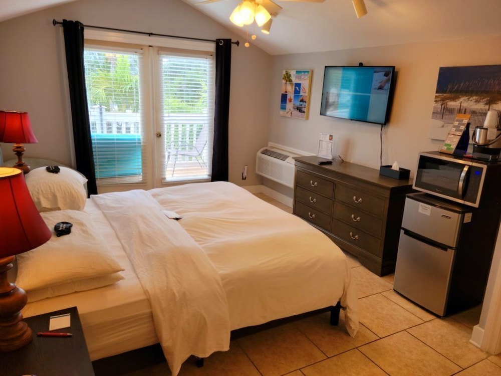Room 48 - Signature Room - King Bed - Adults Only 21+
