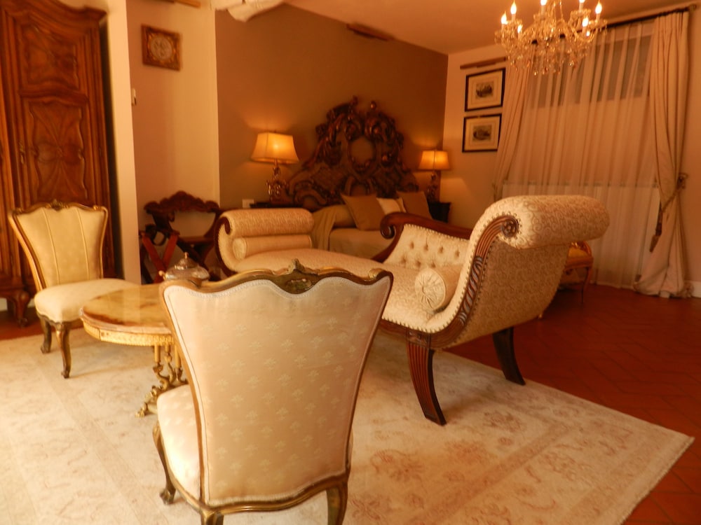 Family Room photo 1