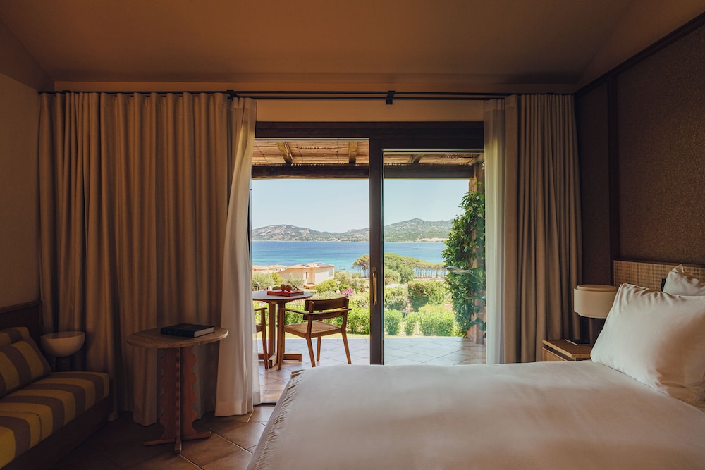 Deluxe with Sea View - Photo 1