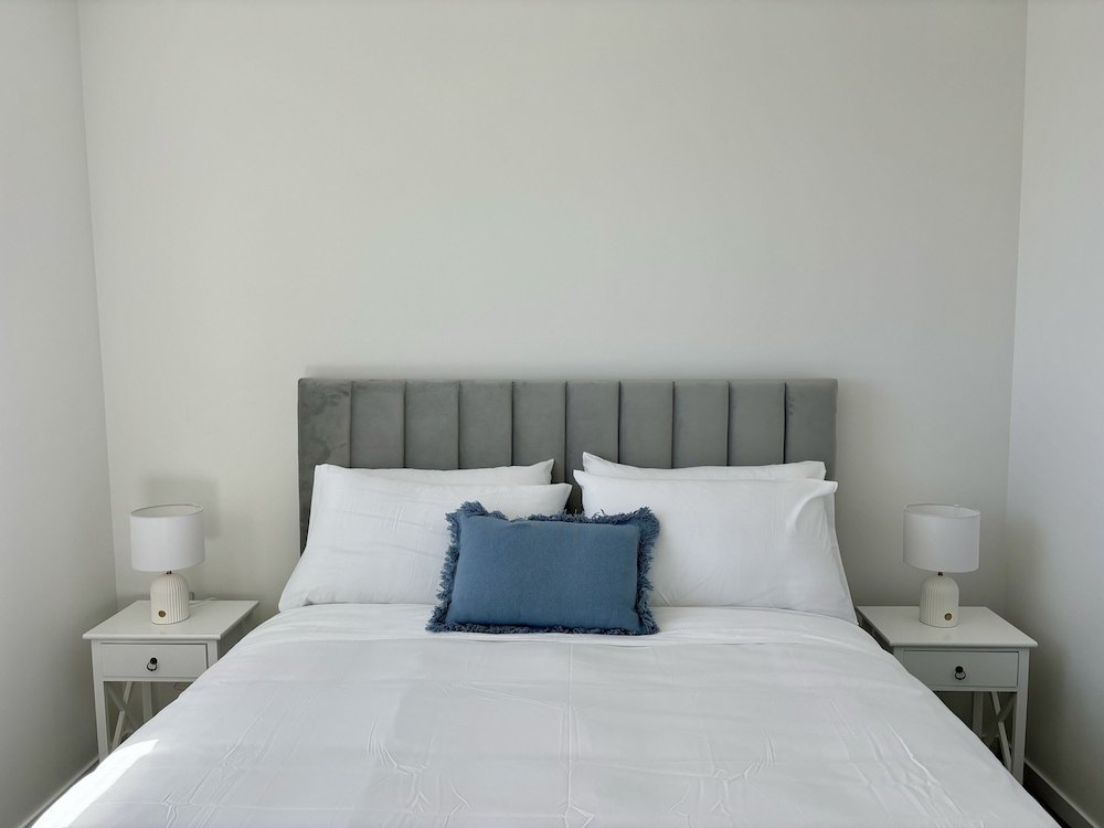 Design Apartment, 2 Bedrooms, Pool Access, City View photo 3