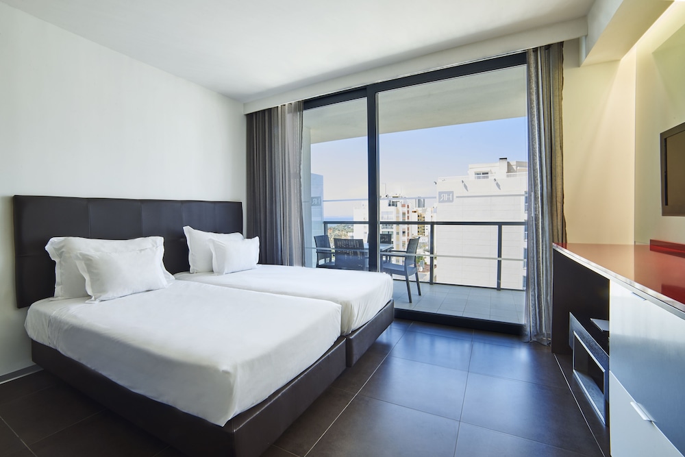 Family Suite, Partial Sea View (4 Adults) - Photo 3