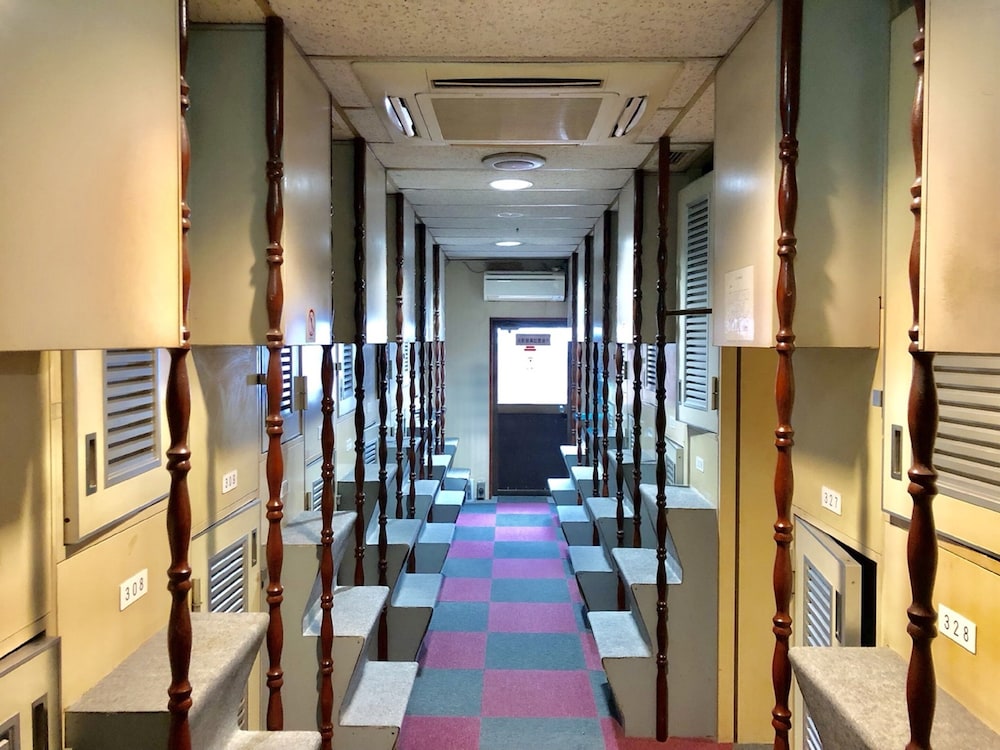 Capsule Room, Men Only - Photo 4