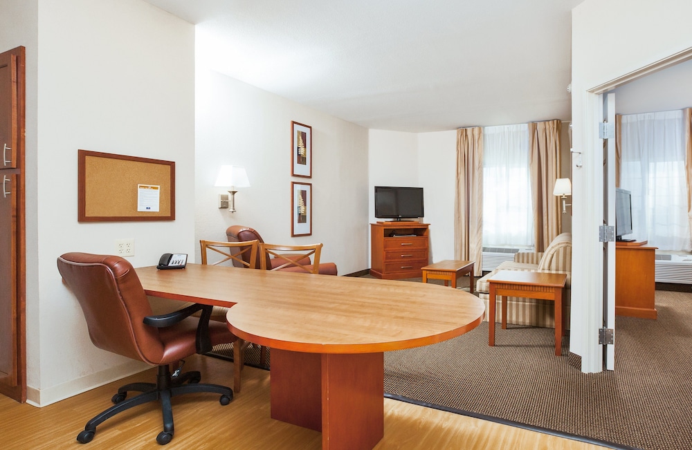 Suite, 1 Bedroom - Photo 2