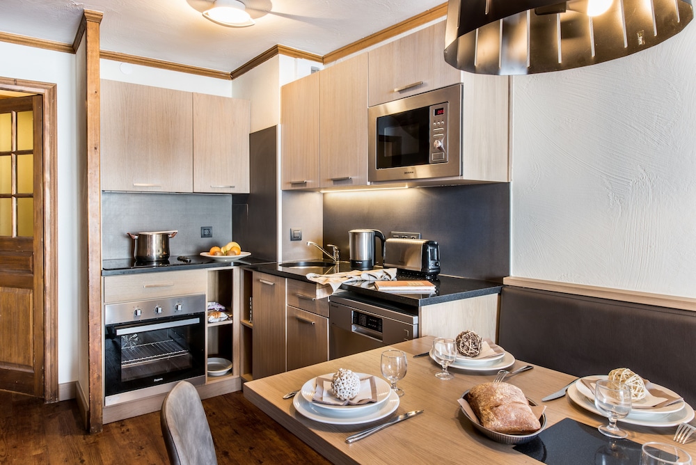 Standard Apartment, 3 Bedrooms, Fireplace photo 3