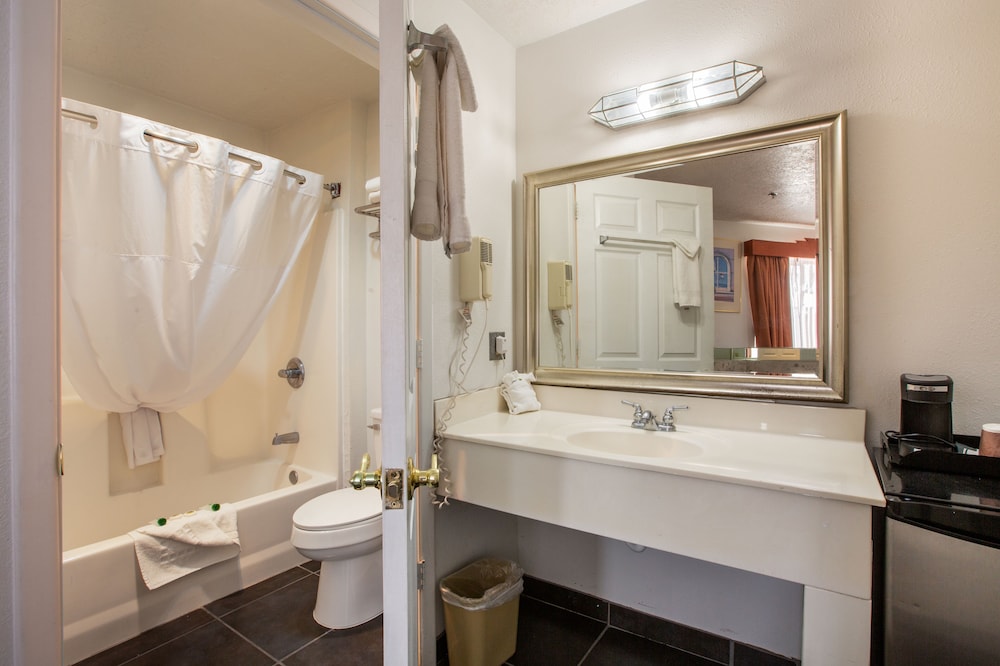 Suite, Multiple Beds, Non Smoking photo 3