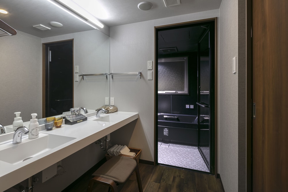 Luxury Suite, Non Smoking, Hot Tub - Photo 8