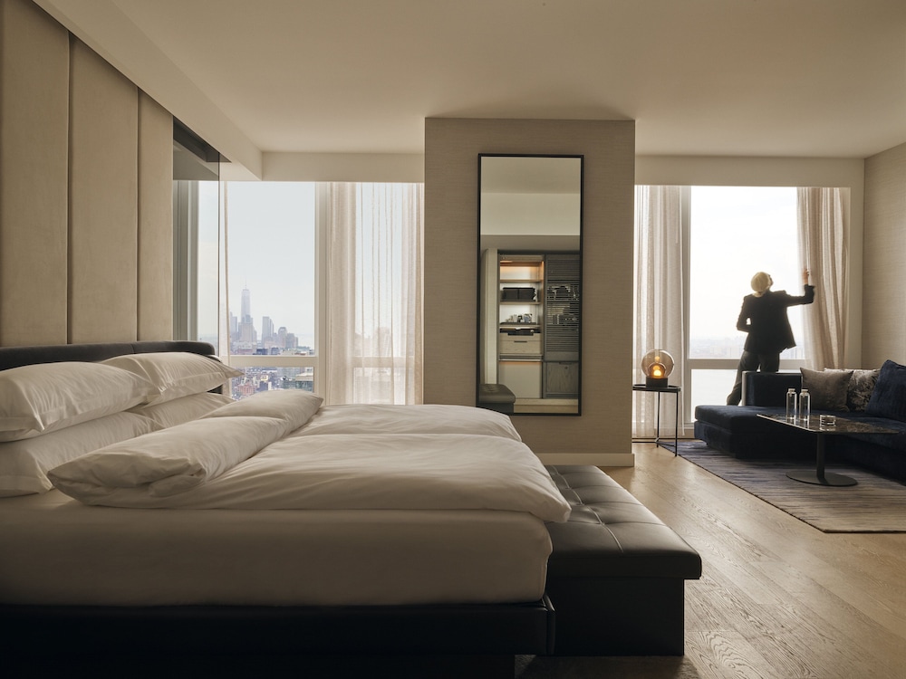 Premier Room, 1 King Bed (Skyline View)
