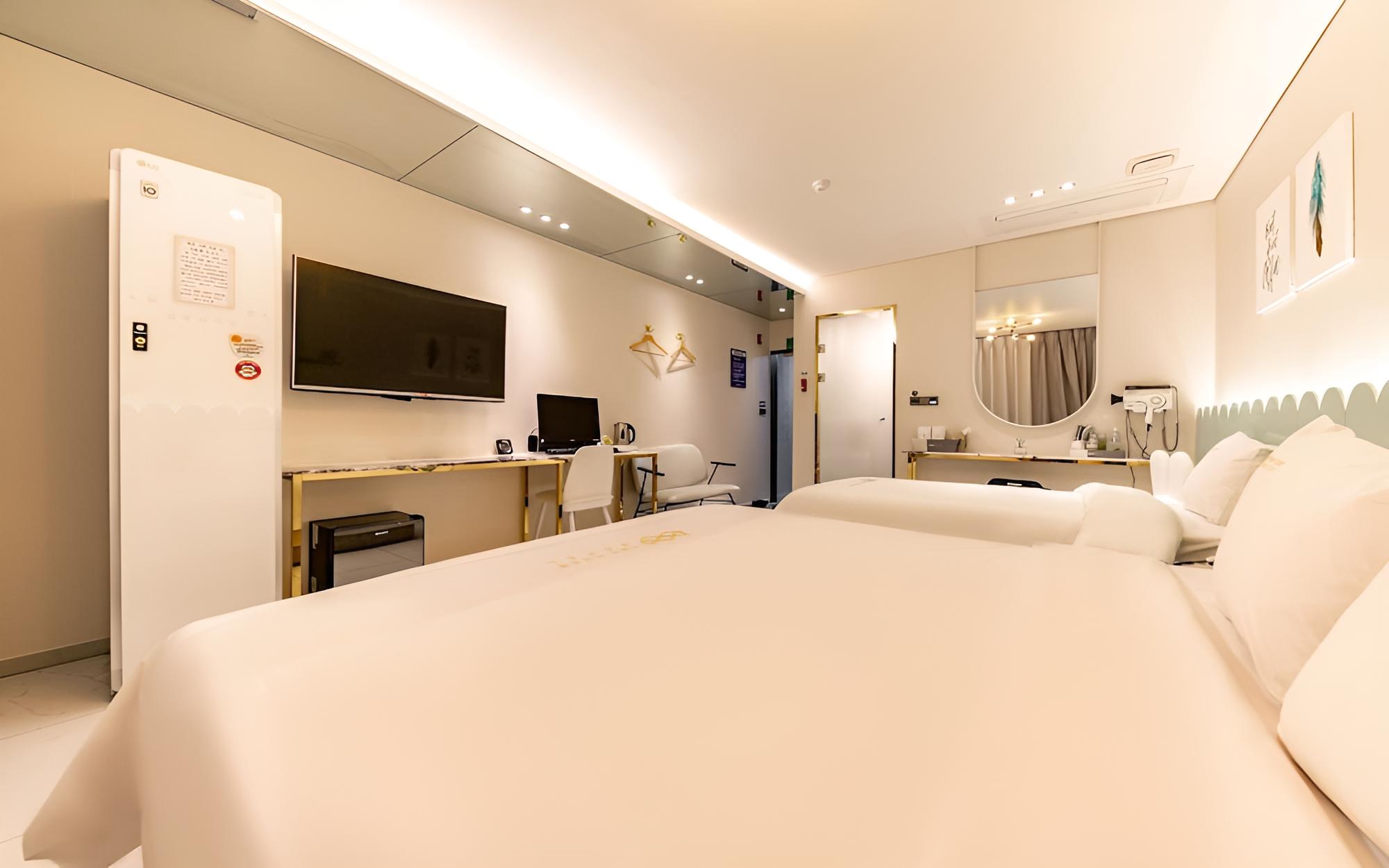 Room (Double bed (1 room 1 parking lot driv) photo 2