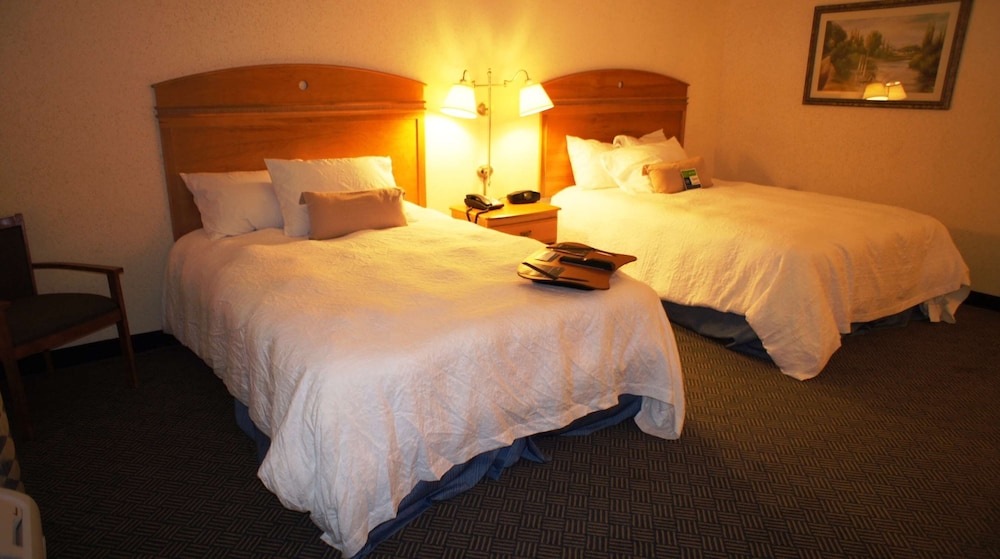Room, 2 Queen Beds, Accessible, Non Smoking - Photo 4