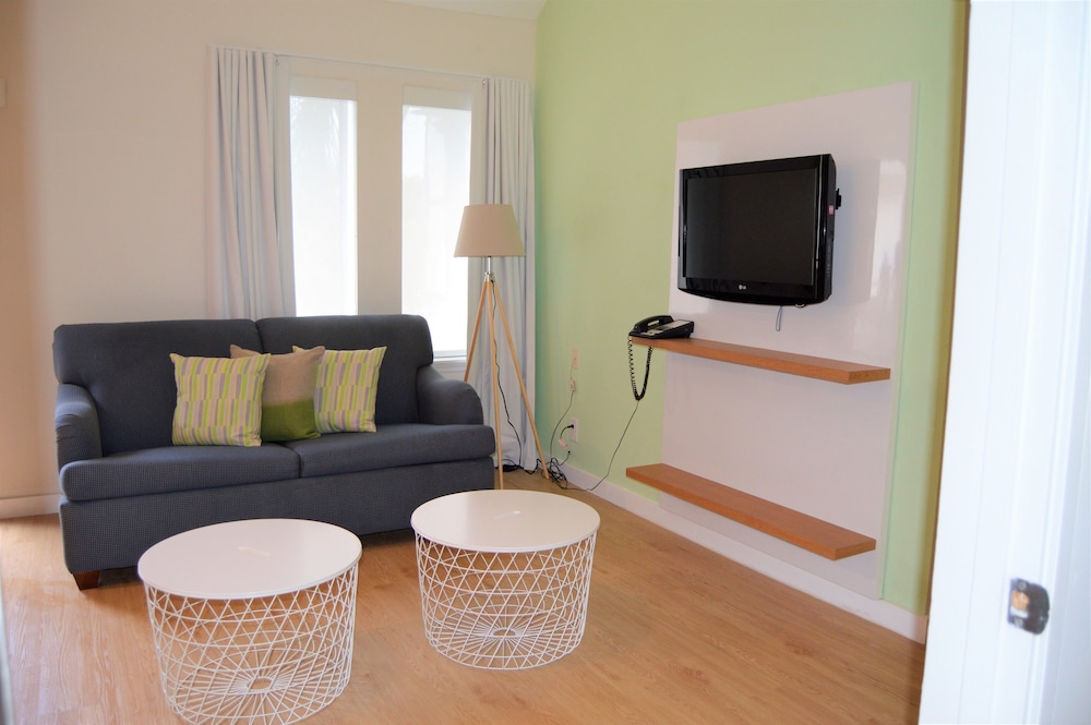 Junior Studio Suite, Roll-in Shower, Kitchen photo 3