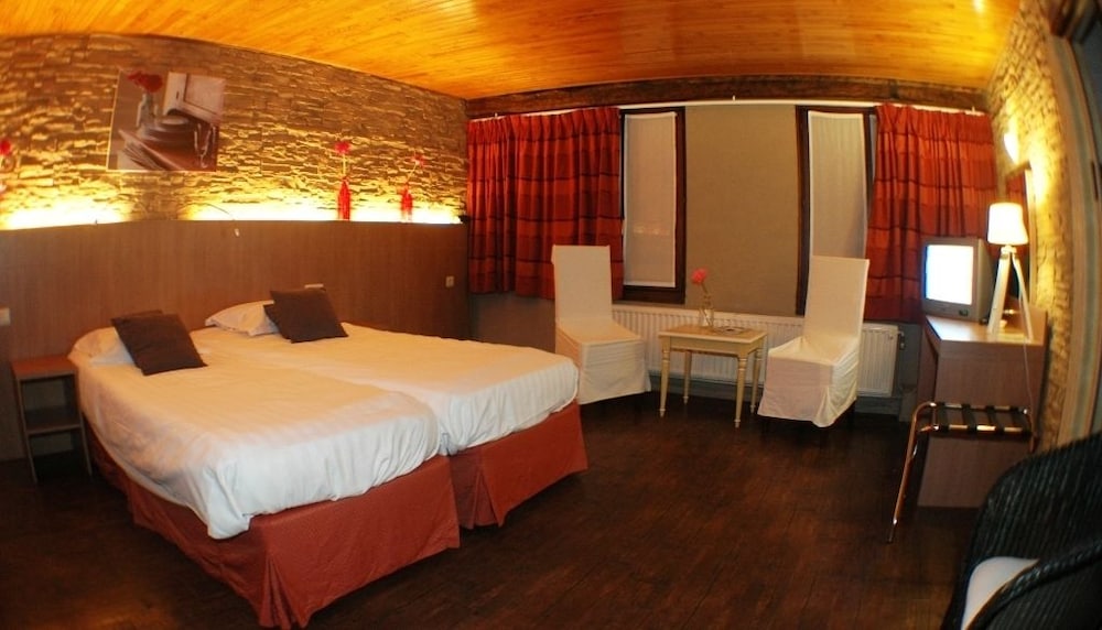 Superior Double or Twin Room photo 3