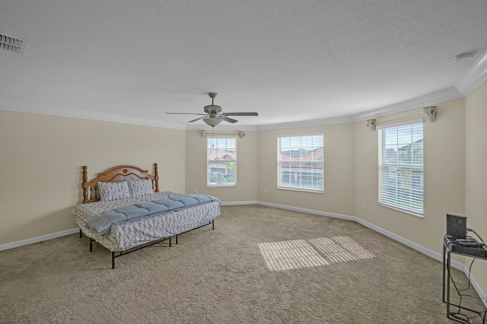 House, 5 Bedrooms photo 3