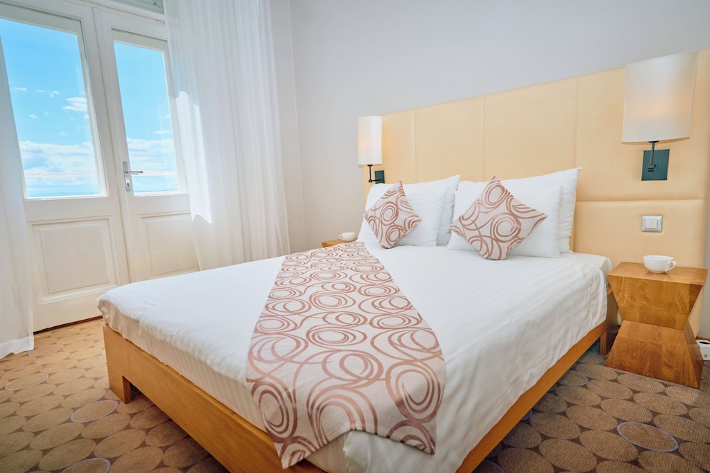 Deluxe Double Room, 1 Double Bed, Balcony, Sea View - Photo 10