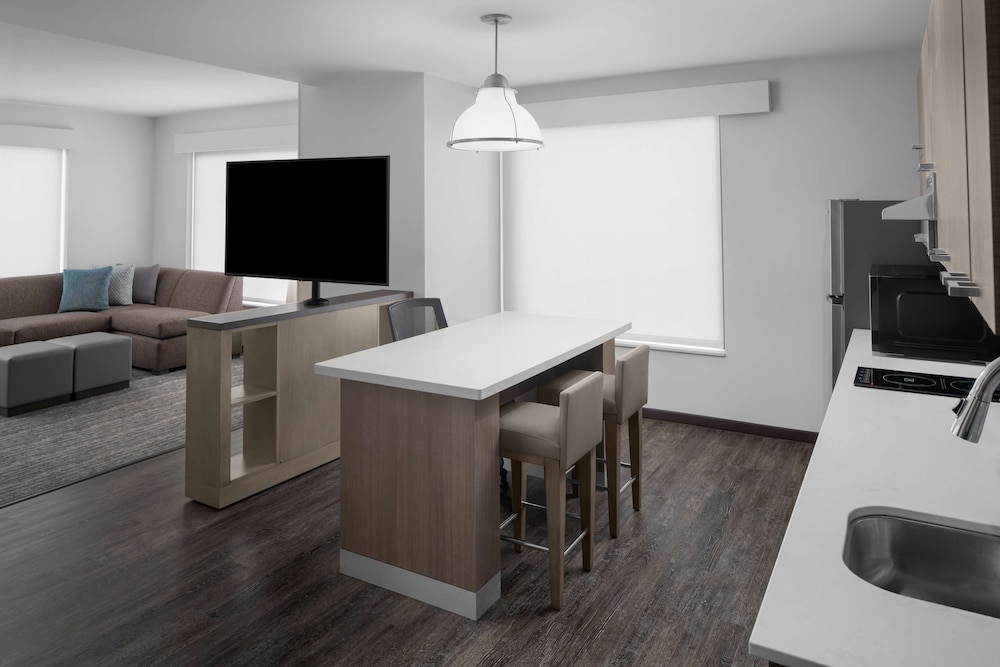 Suite, 1 Bedroom, Accessible, Bathtub (Kitchen) - Photo 2
