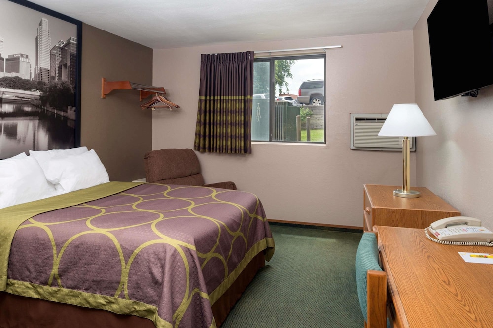 Standard Room, 1 Queen Bed - Photo 6