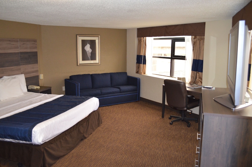Suite, 1 King Bed, Non Smoking - Photo 3