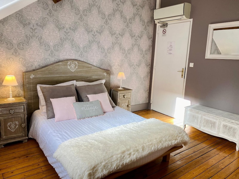 Double Room - Photo 10