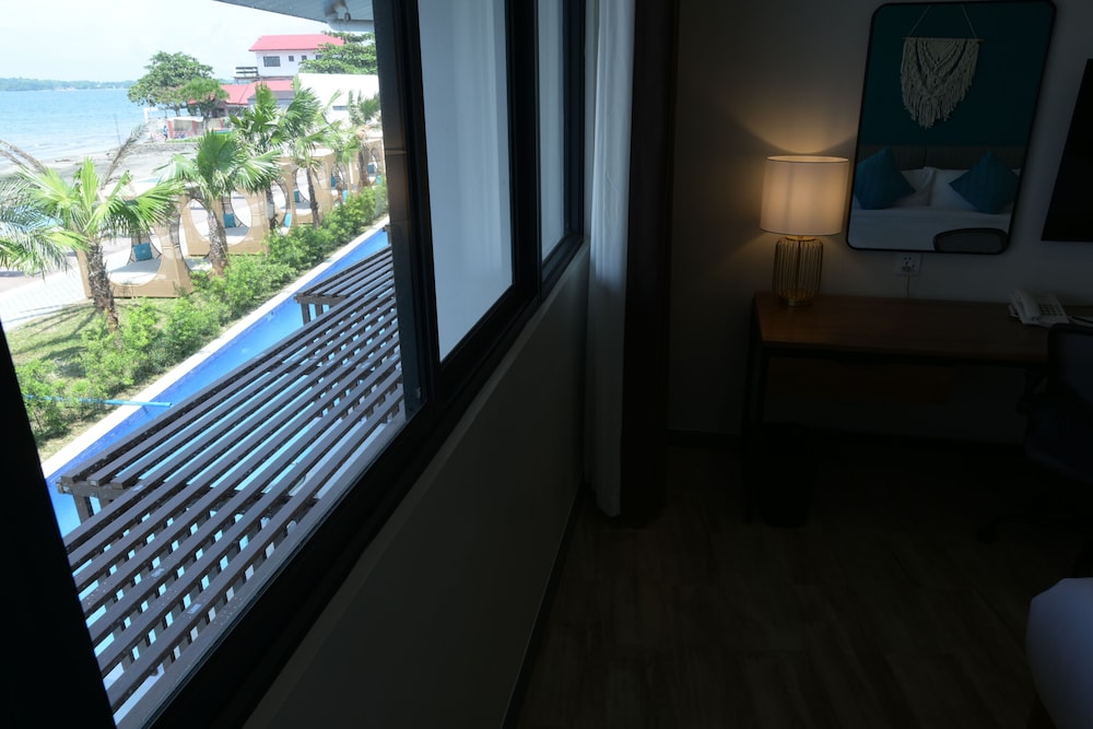 Deluxe Room, Non Smoking, Sea View - Photo 5