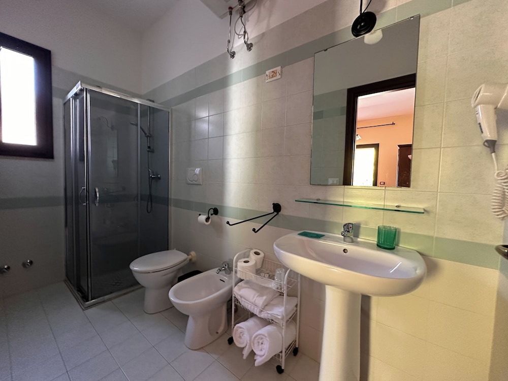 Standard Triple Room, Garden View photo 2