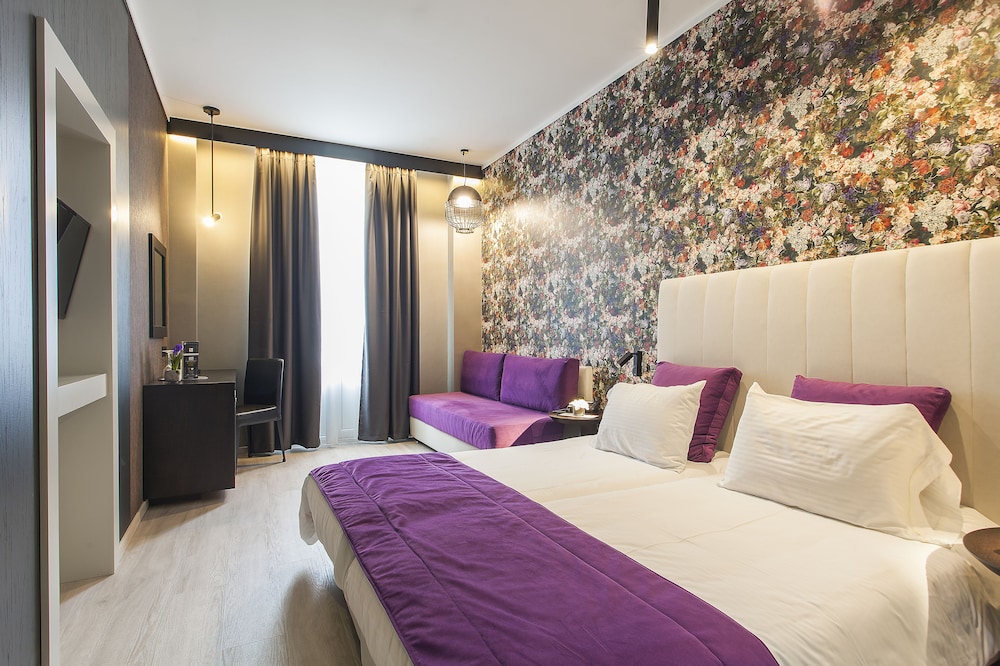 Standard Twin Room - Photo 8