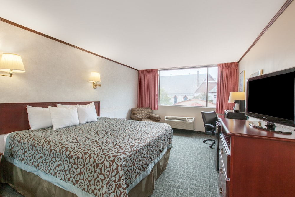 King Room - Non-Smoking photo 3