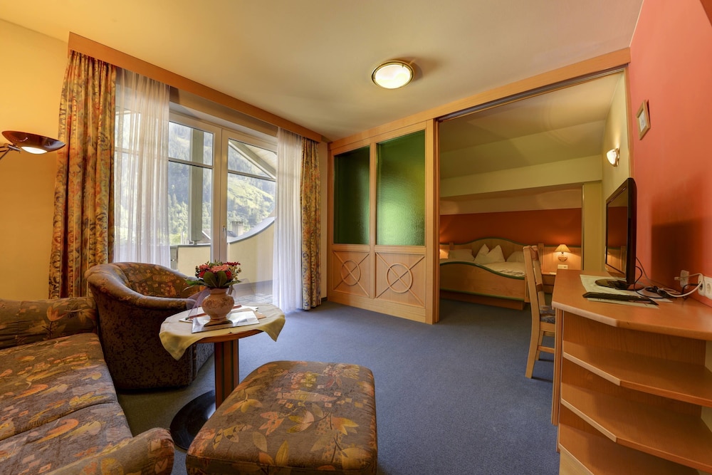 Suite, Balcony