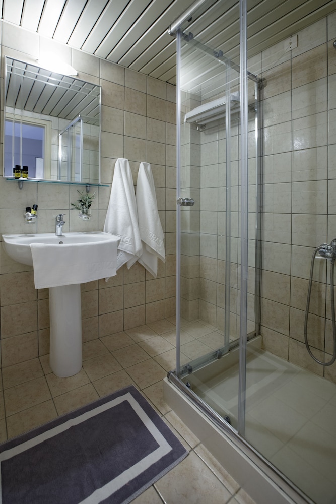 Standard Double Room, 1 King Bed, Sea View photo 2