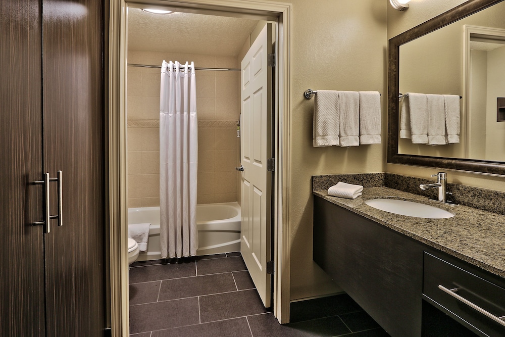 Suite, 1 Bedroom, Kitchen - Photo 6