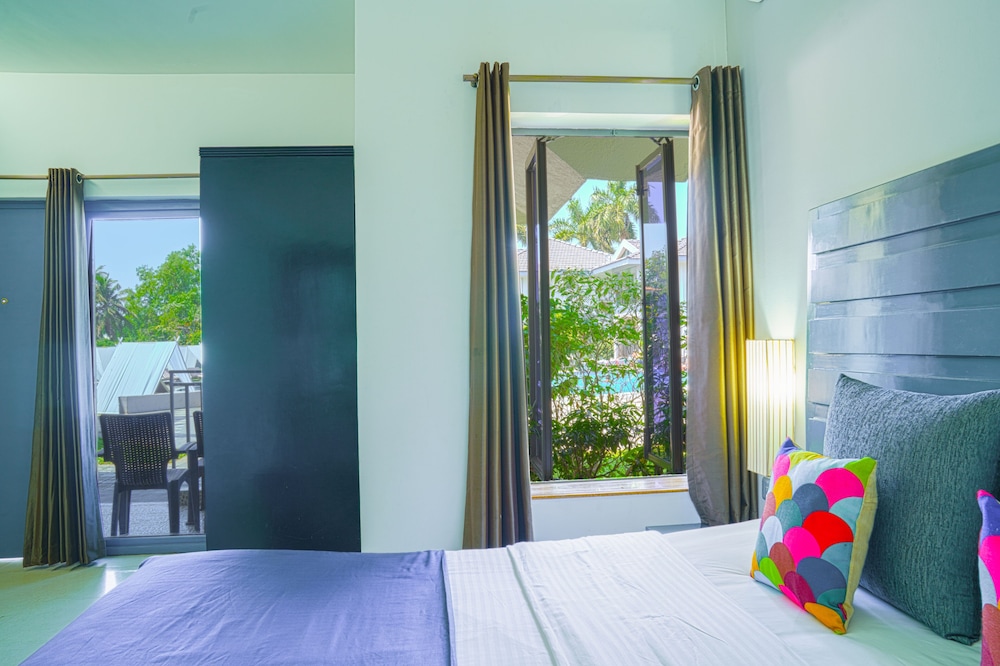 Superior Pool View Room