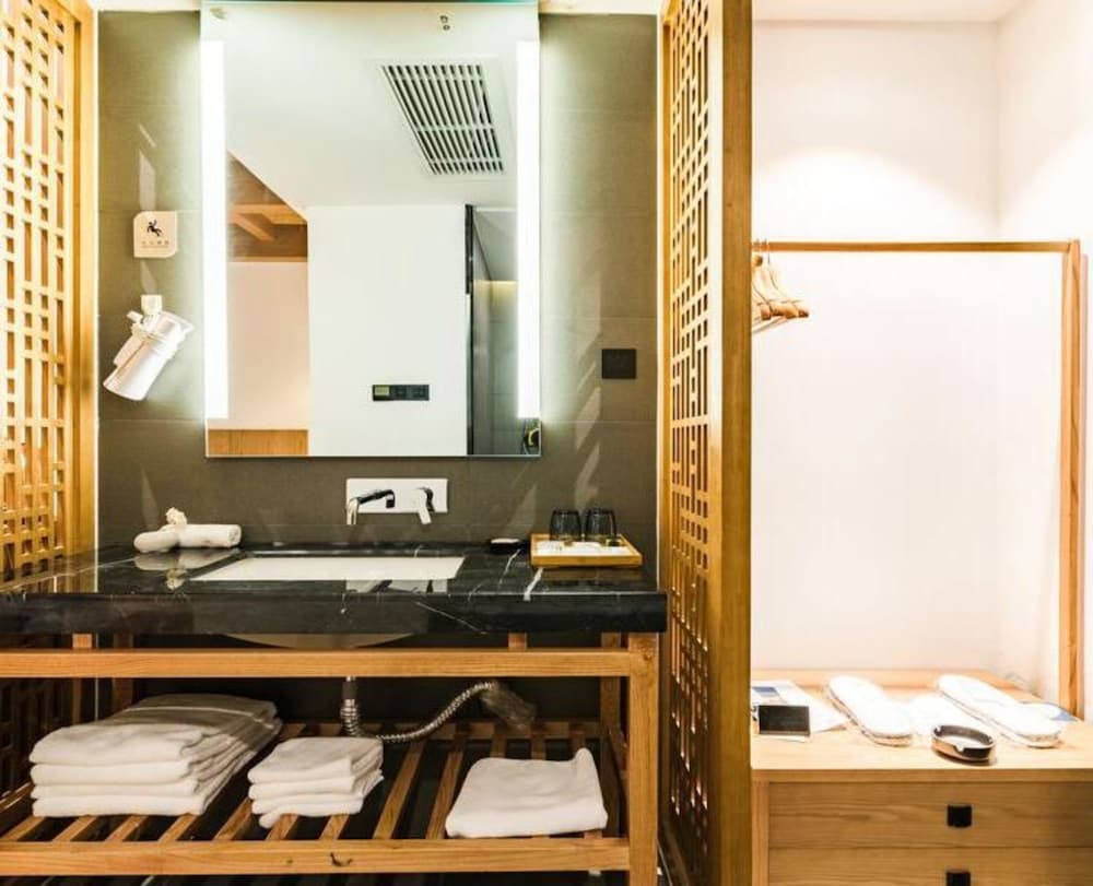Design Twin Room (Mainland Chinese Citizen Only) photo 2