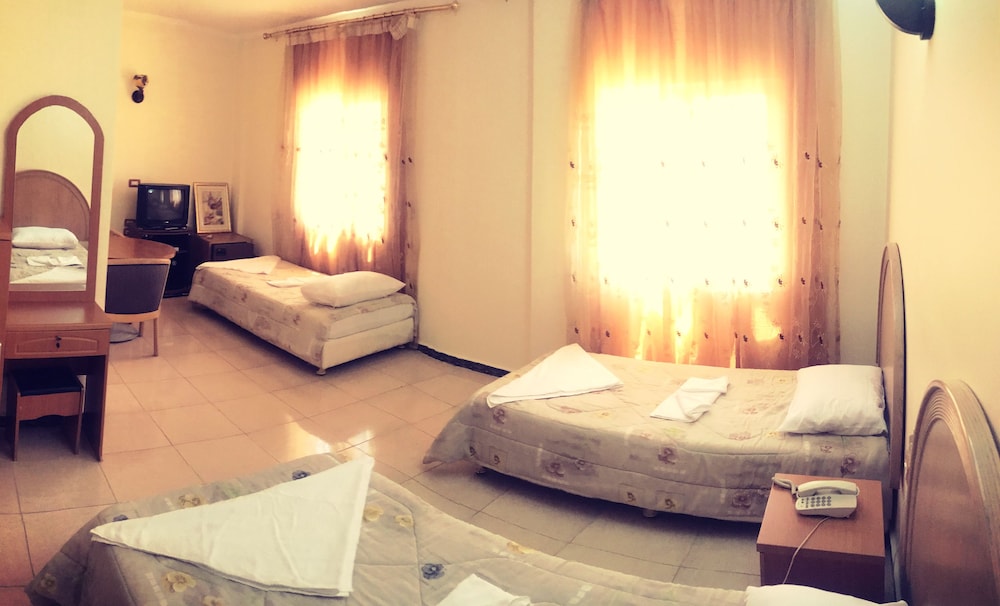 Basic Triple Room, 3 Twin Beds, Private Bathroom photo 1