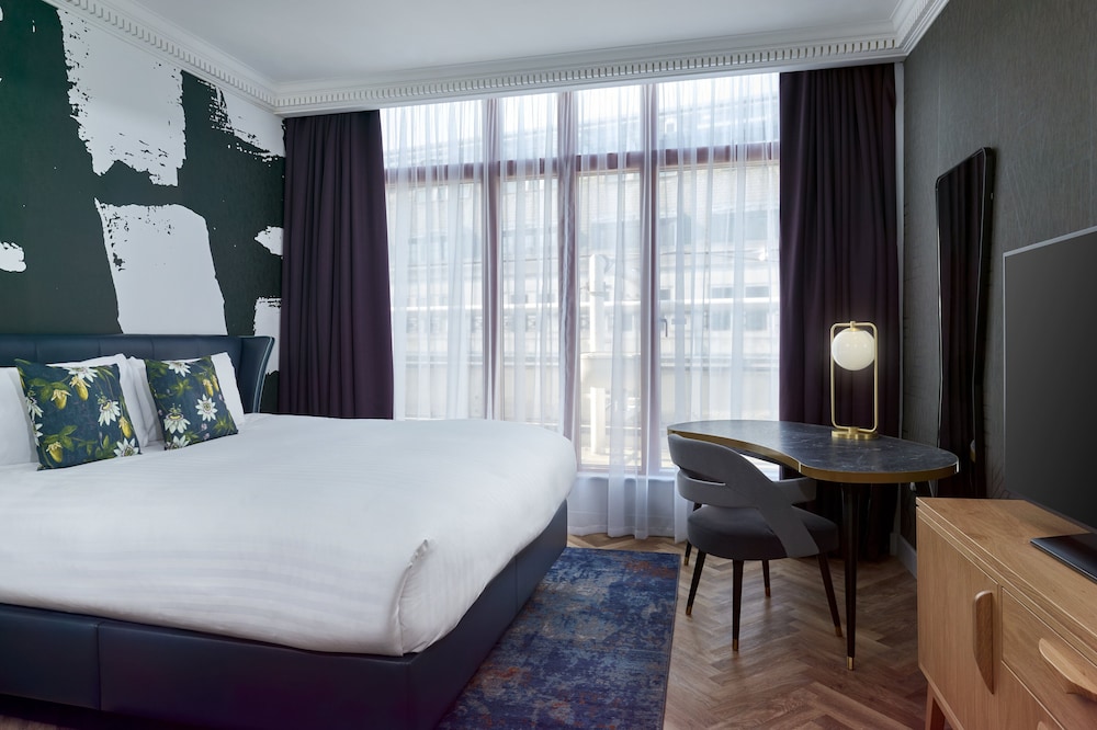 Designer Superior Room with King Bed