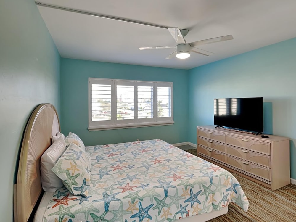 Condo, Multiple Beds, Pool Access, Pool View (#409 - No Pets) photo 3