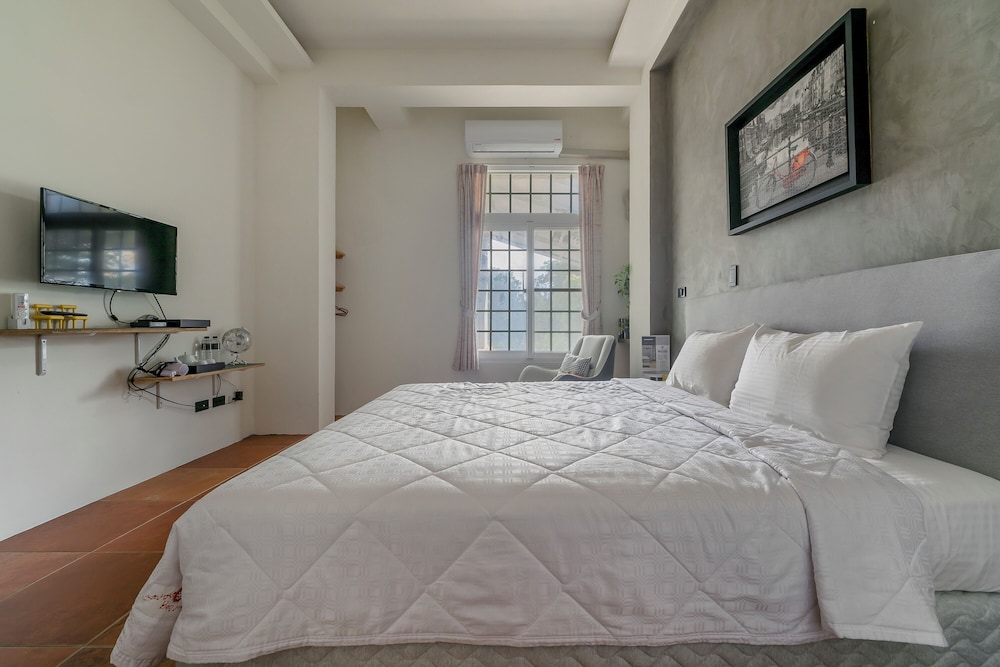 Deluxe Double Room With Bathtub - Photo 6