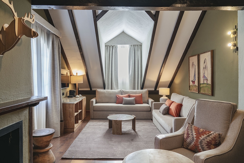 Suite (5 Adults)
