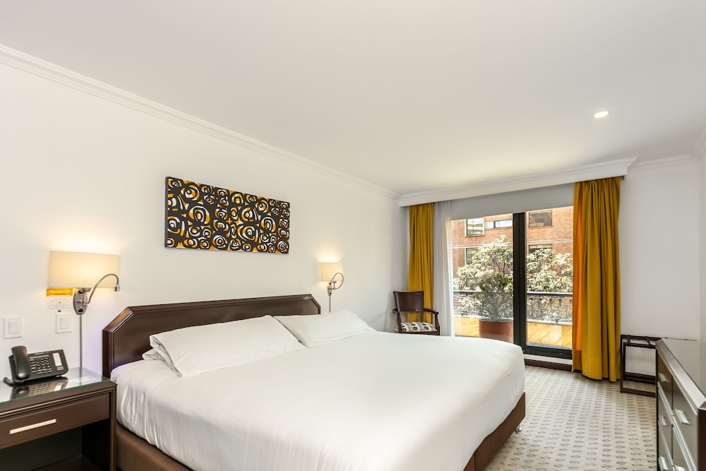 Business Room, 1 King Bed, Kitchen - Photo 1