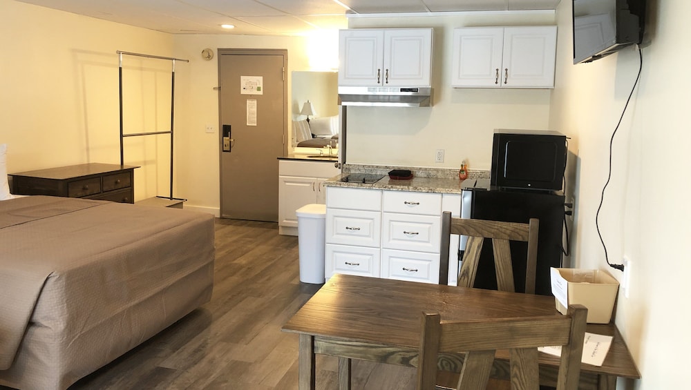 Room, 2 Queen Beds, Non Smoking, Kitchenette photo 1