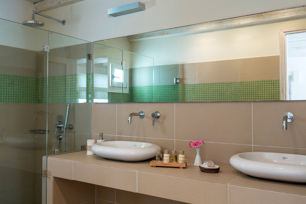 Superior Suite - Photo 6