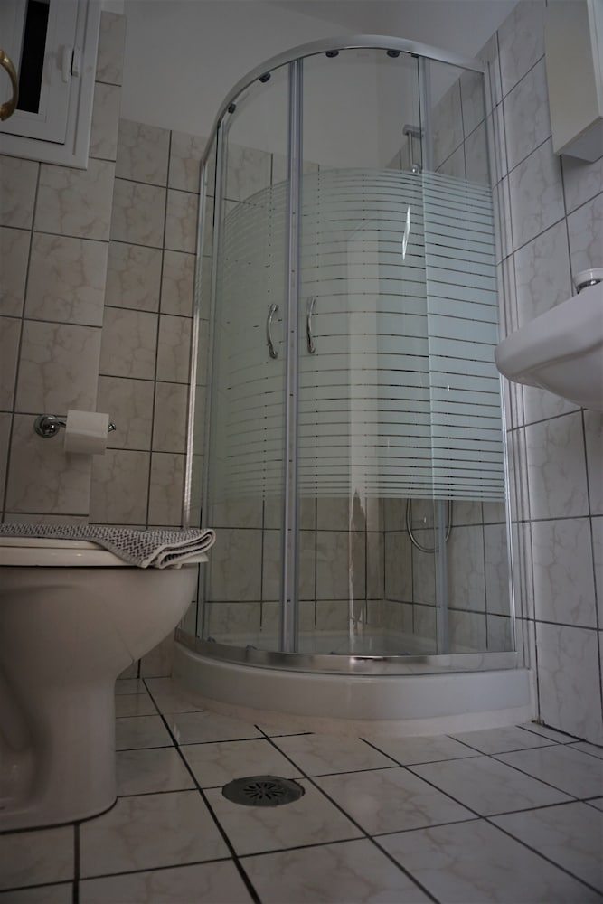 Double or Twin Room, Sea View - Photo 10