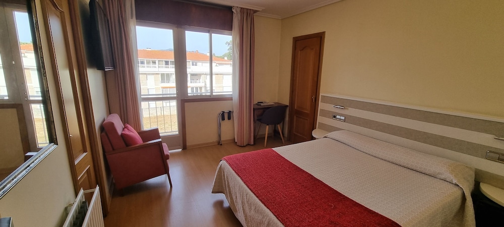 Standard Double or Twin Room photo 3