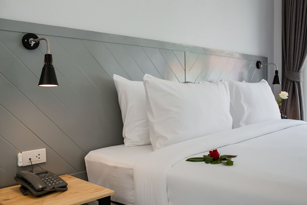 Deluxe Room, Bathtub - Photo 7