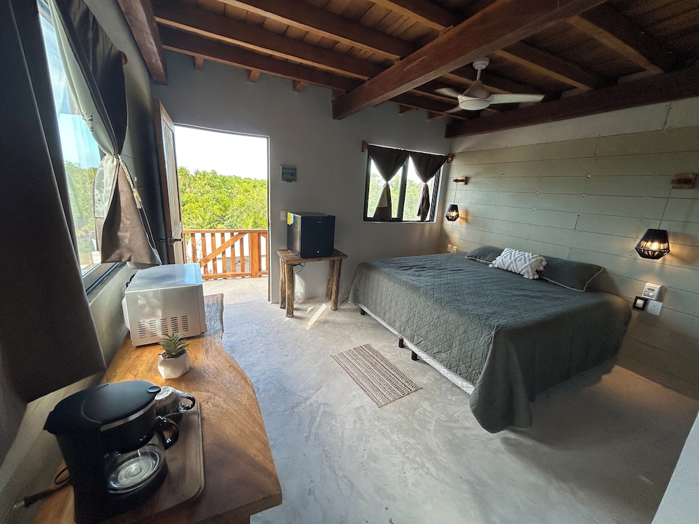 Deluxe Double Room, 1 King Bed, Non Smoking, Private Bathroom photo 2